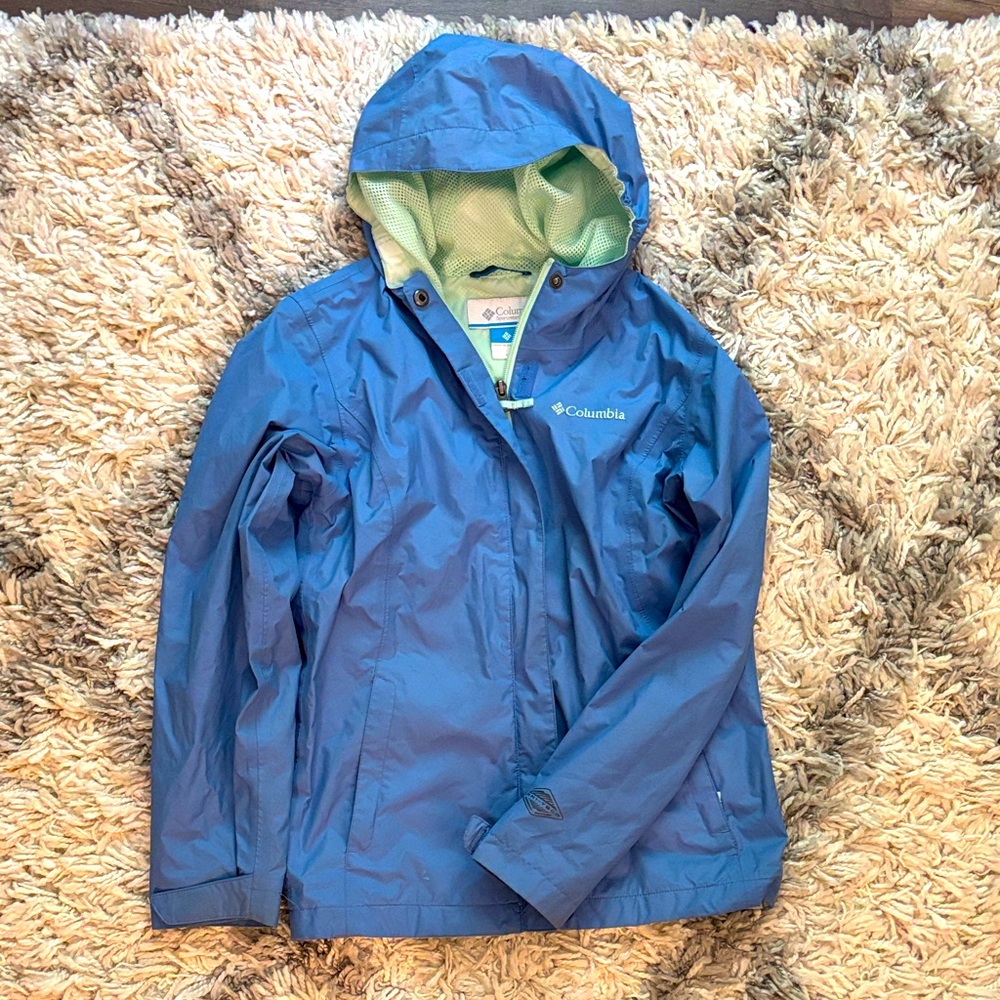 Columbia Girl’s size medium light blue rain shell jacket- great condition!